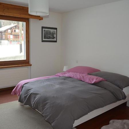 Haus Valaisia - Randa Bei Zermatt Apartamento Exterior foto